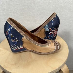 Dries Van Noten Leather Wedge Heels Round Close Toe Tan Blue Embroidered EU 36.5